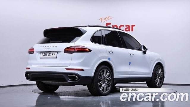 Porsche Cayenne 2017 — photo 2