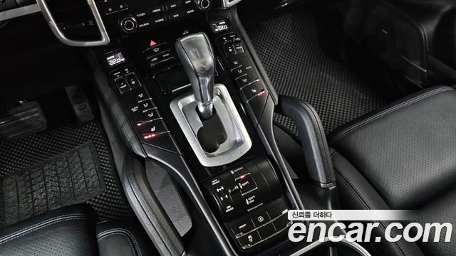Porsche Cayenne 2017 — photo 9