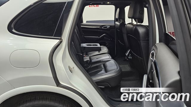 Porsche Cayenne 2017 — photo 12