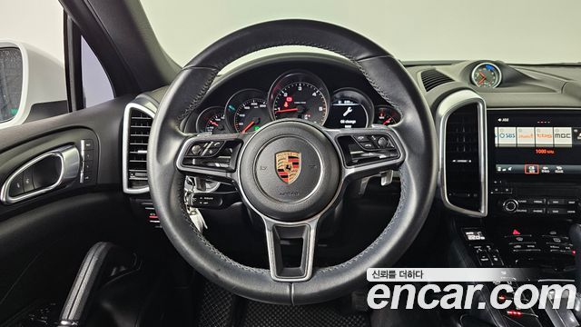 Porsche Cayenne 2017 — photo 13