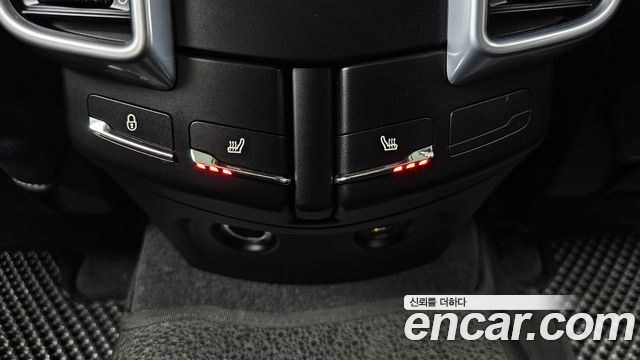 Porsche Cayenne 2017 — photo 18