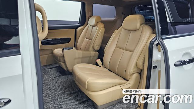 Kia Canival 2019 — photo 17