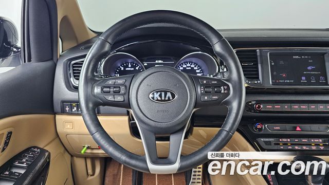 Kia Canival 2019 — photo 19