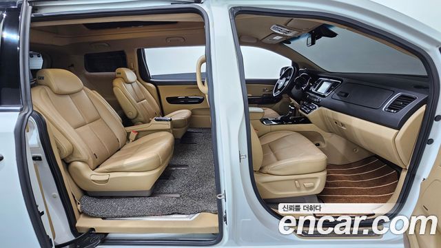 Kia Canival 2019 — photo 16
