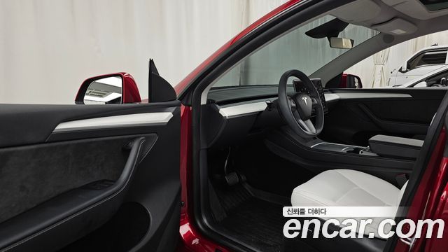 Tesla Model Y 2024 — photo 10
