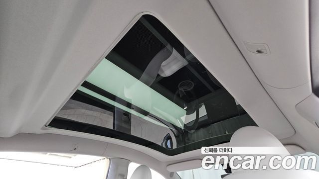 Tesla Model Y 2024 — photo 17