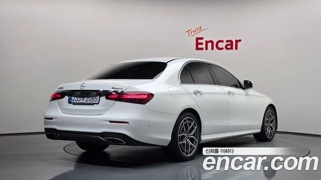 Mercedes-Benz E-Class 2022 — photo 2
