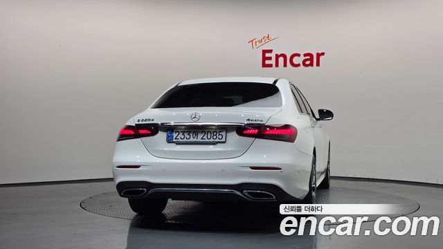 Mercedes-Benz E-Class 2022 — photo 4