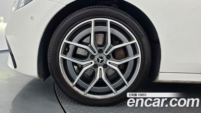 Mercedes-Benz E-Class 2022 — photo 5