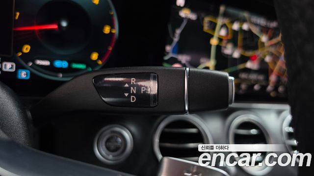 Mercedes-Benz E-Class 2022 — photo 9