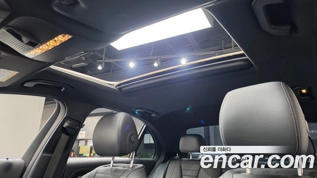 Mercedes-Benz E-Class 2022 — photo 16