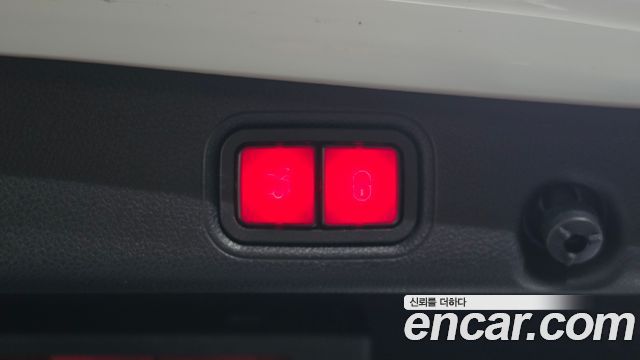 Mercedes-Benz E-Class 2022 — photo 17