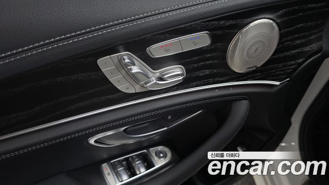 Mercedes-Benz E-Class 2022 — photo 19