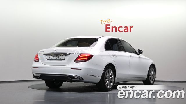 Mercedes-Benz E-Class 2017 — photo 2