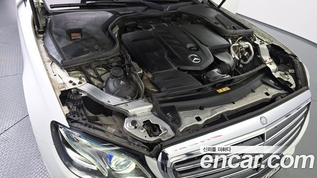 Mercedes-Benz E-Class 2017 — photo 6