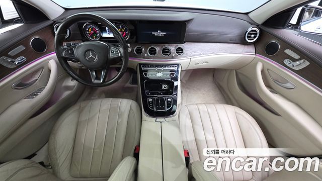 Mercedes-Benz E-Class 2017 — photo 7