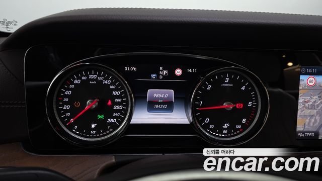 Mercedes-Benz E-Class 2017 — photo 8