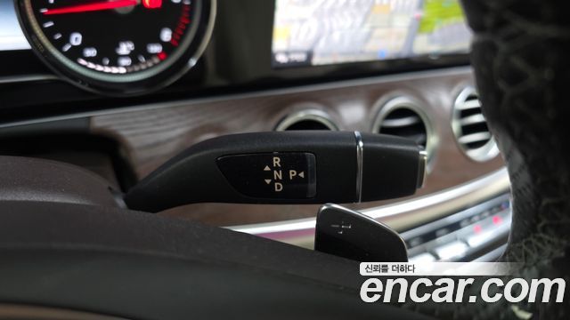 Mercedes-Benz E-Class 2017 — photo 9
