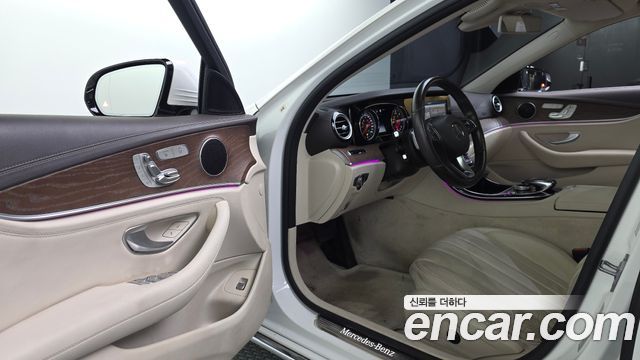 Mercedes-Benz E-Class 2017 — photo 10