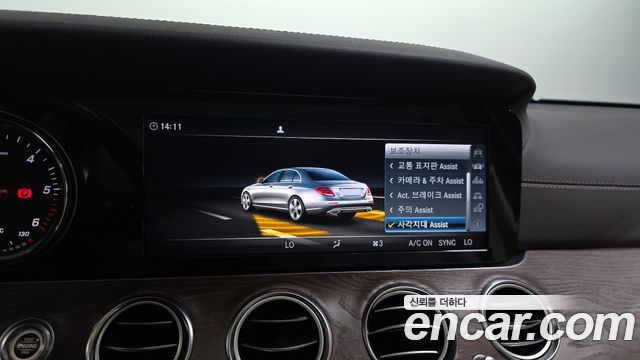 Mercedes-Benz E-Class 2017 — photo 16