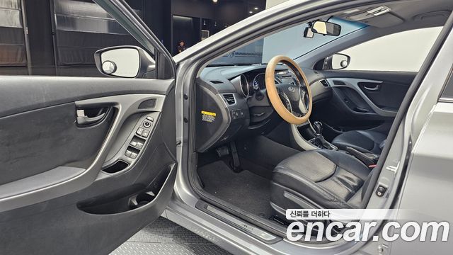 Hyundai AVANTE 2014 — photo 13