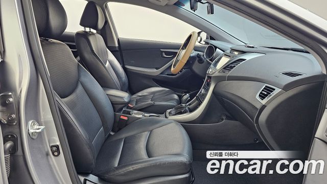 Hyundai AVANTE 2014 — photo 17