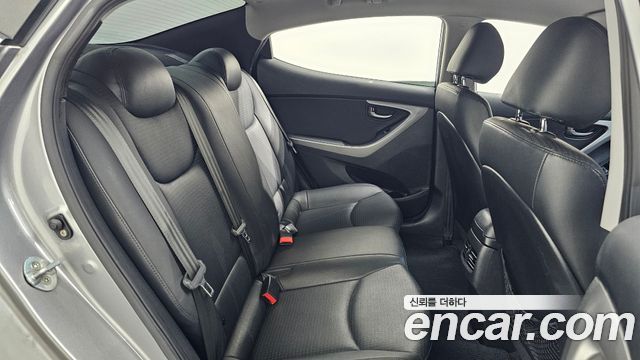 Hyundai AVANTE 2014 — photo 18