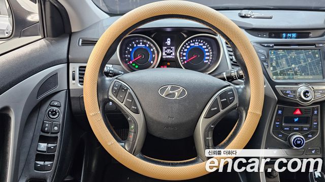 Hyundai AVANTE 2014 — photo 19