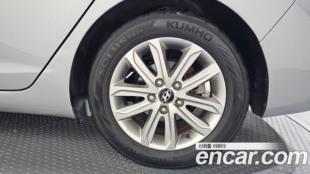 Hyundai AVANTE 2014 — photo 7