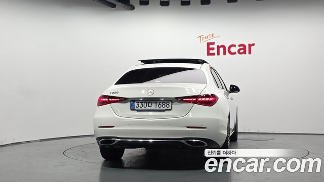 Mercedes-Benz C-Class 2025 — photo 4