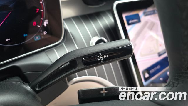 Mercedes-Benz C-Class 2025 — photo 12