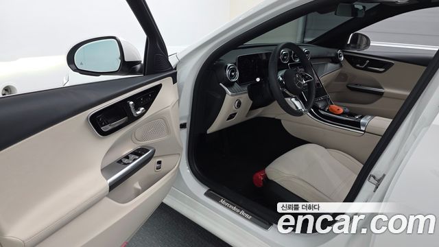 Mercedes-Benz C-Class 2025 — photo 13