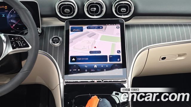 Mercedes-Benz C-Class 2025 — photo 19