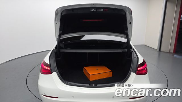 Mercedes-Benz C-Class 2025 — photo 26