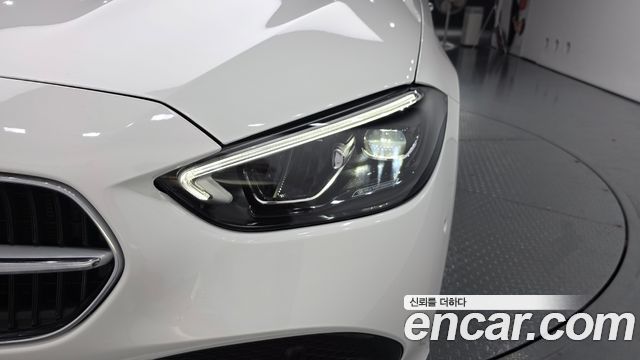 Mercedes-Benz C-Class 2025 — photo 8