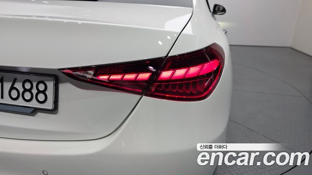 Mercedes-Benz C-Class 2025 — photo 9