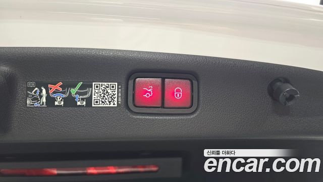 Mercedes-Benz C-Class 2025 — photo 27