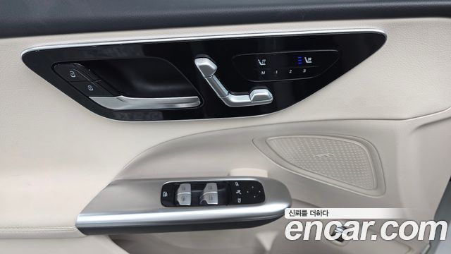 Mercedes-Benz C-Class 2025 — photo 28