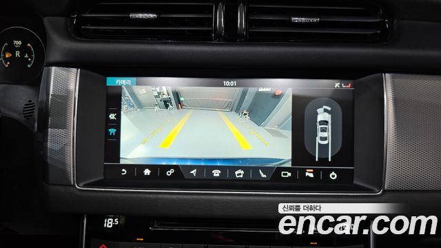 Jaguar XF 2017 — photo 15