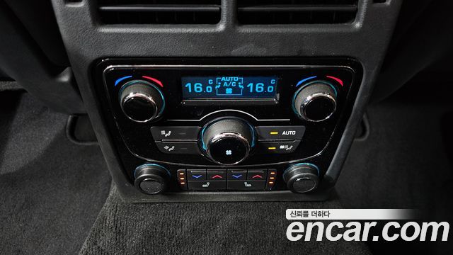 Jaguar XF 2017 — photo 18