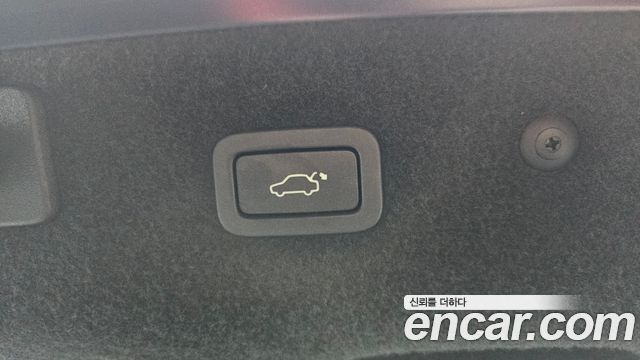 Jaguar XF 2017 — photo 20