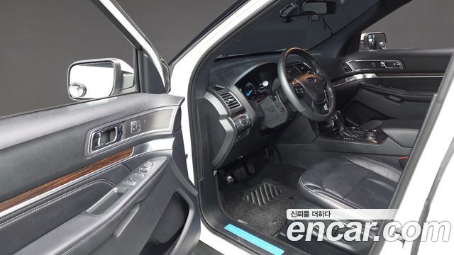 Ford Explorer 2019 — photo 13