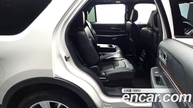 Ford Explorer 2019 — photo 17