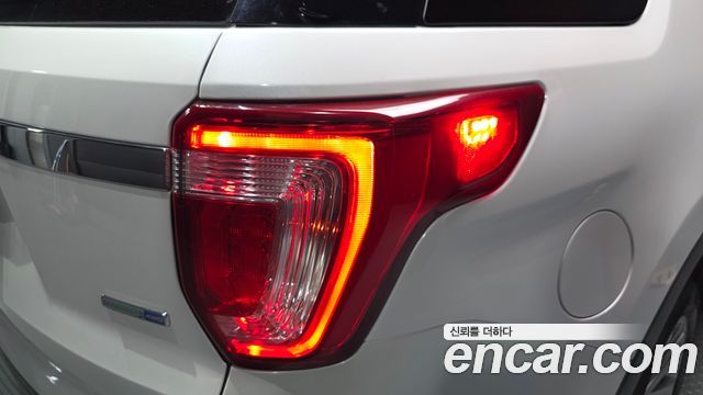Ford Explorer 2019 — photo 9