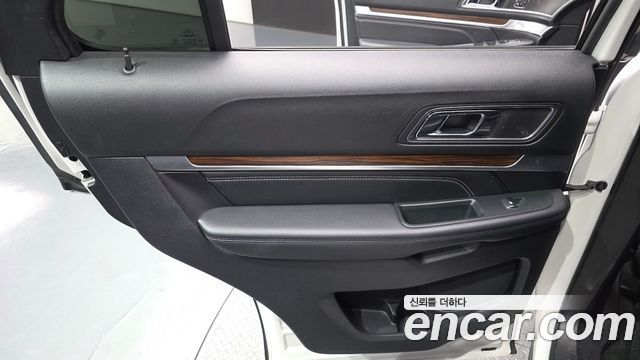Ford Explorer 2019 — photo 15