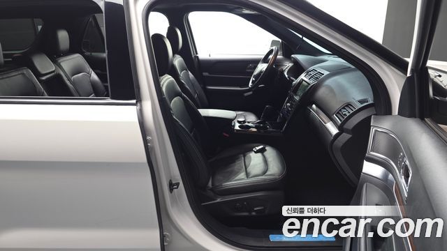 Ford Explorer 2019 — photo 16