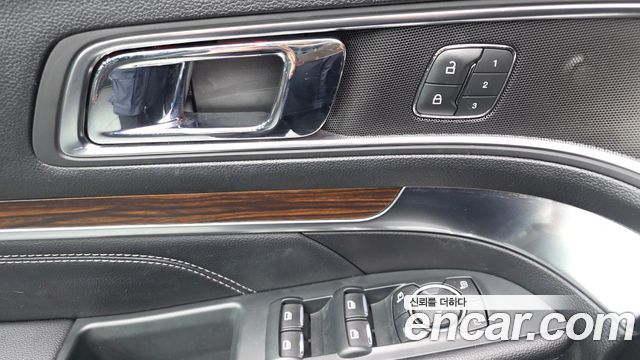 Ford Explorer 2019 — photo 30