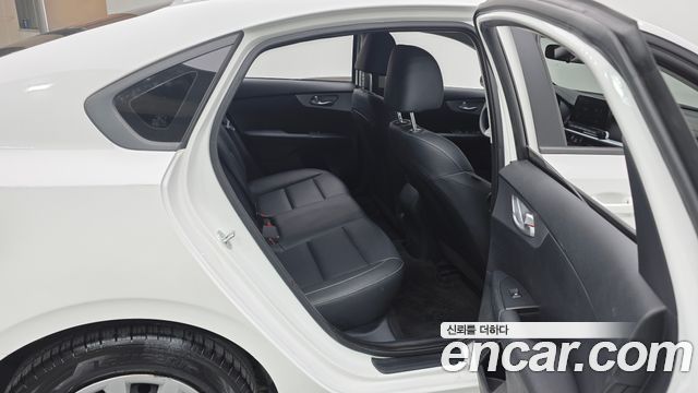 Kia K3 2023 — photo 11