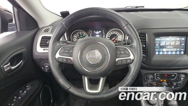 Jeep Compass 2019 — photo 11