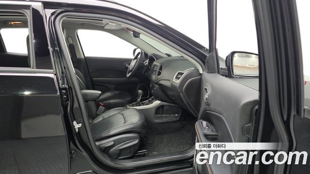 Jeep Compass 2019 — photo 18